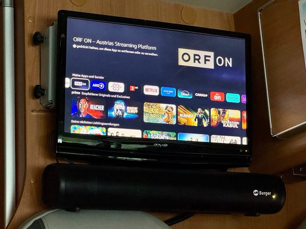 TV Gerät mit Fire TV Stick und Berger Soundbar